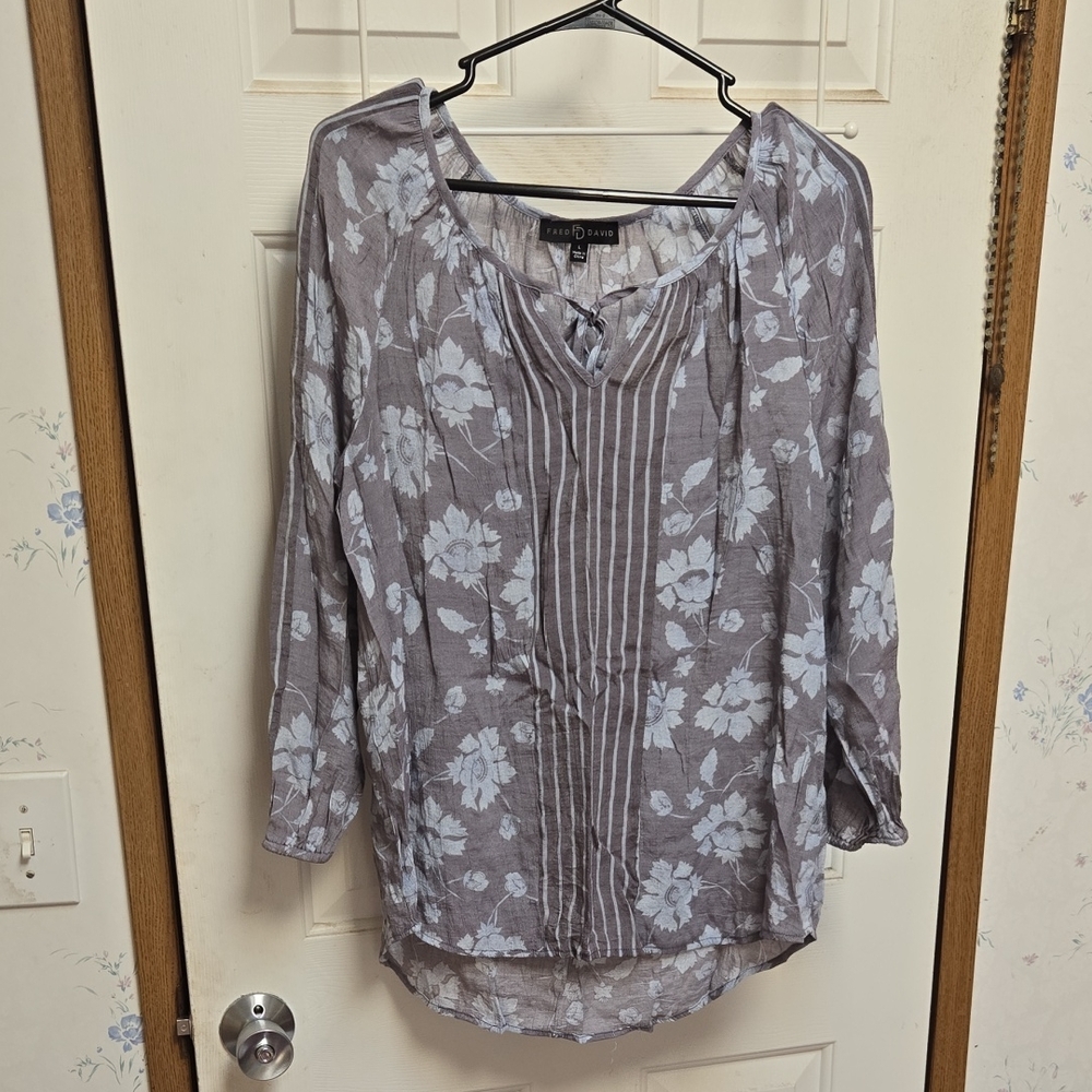 Fred David Women's Gray and Blue Floral Blouse